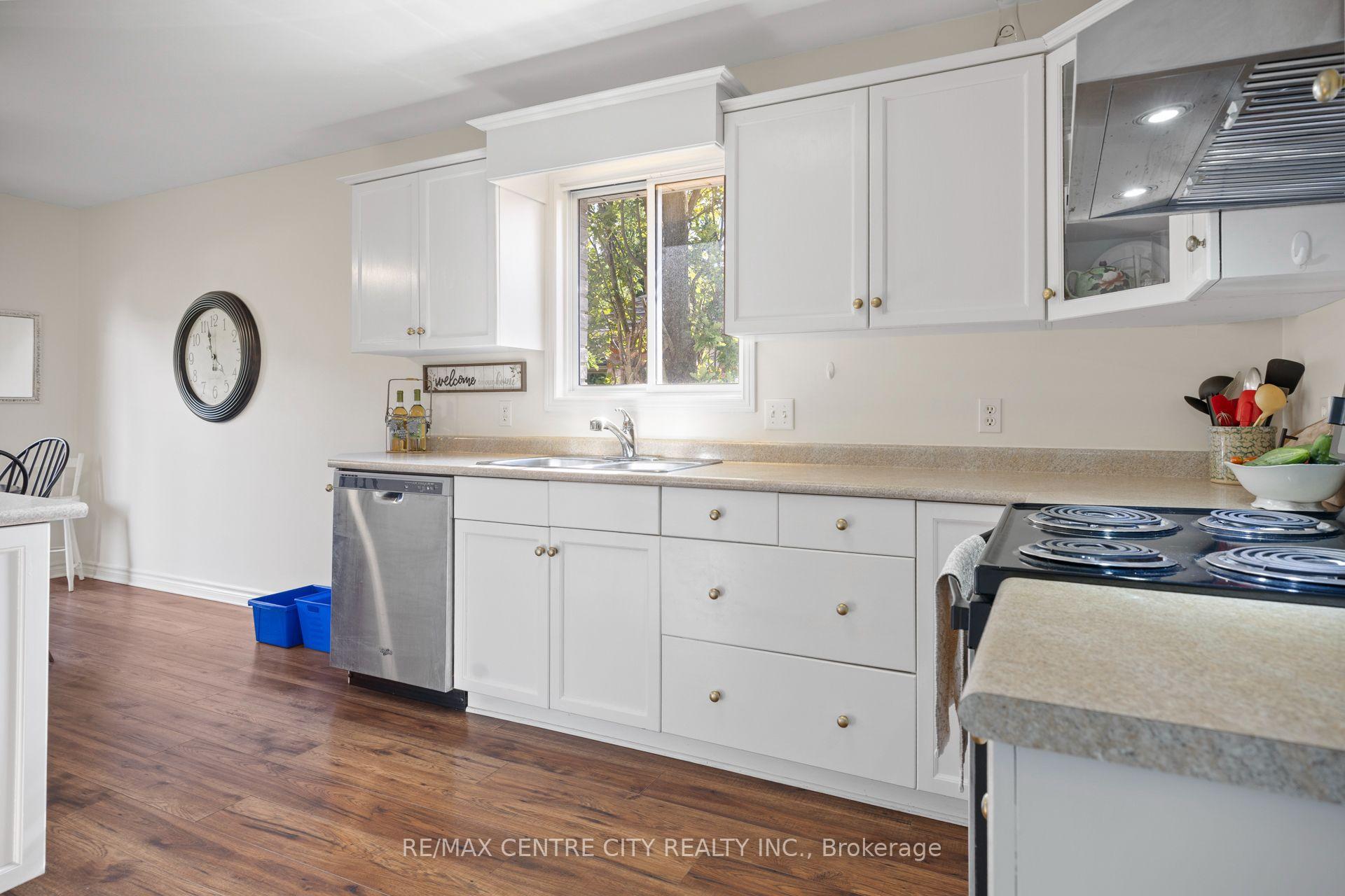 Photo 6 of 52 Donker Drive, St. Thomas — HOMEH