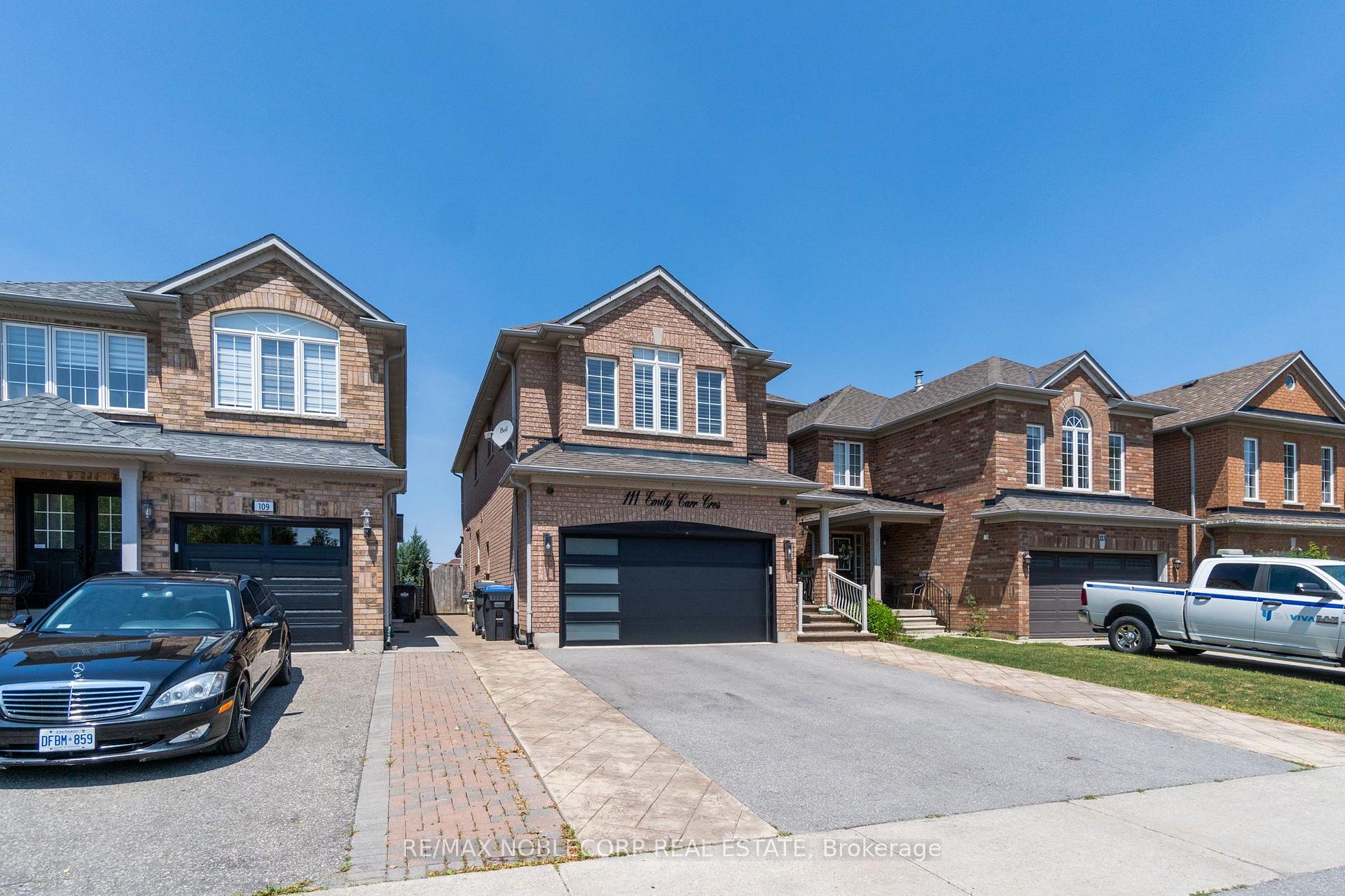 Photo 3 of 111 Emily Carr Crescent, Caledon, Bolton West — HOMEH