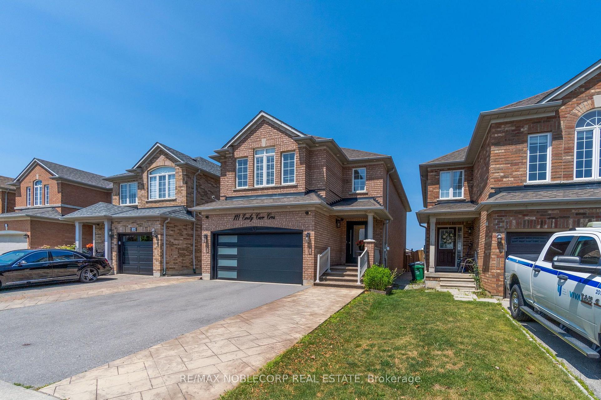 Photo 4 of 111 Emily Carr Crescent, Caledon, Bolton West — HOMEH