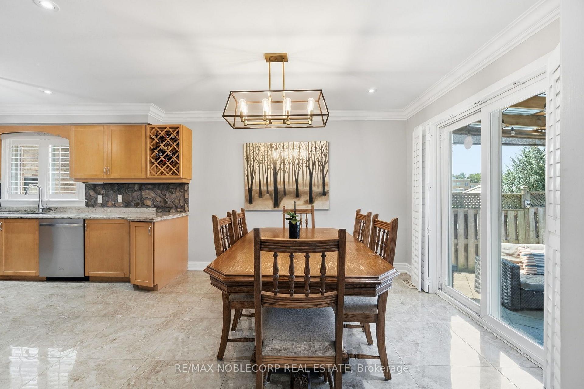 Photo 10 of 111 Emily Carr Crescent, Caledon, Bolton West — HOMEH