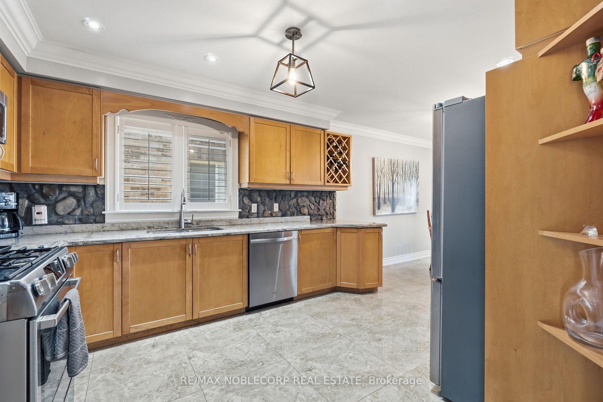 Photo 12 of 111 Emily Carr Crescent, Caledon, Bolton West — HOMEH