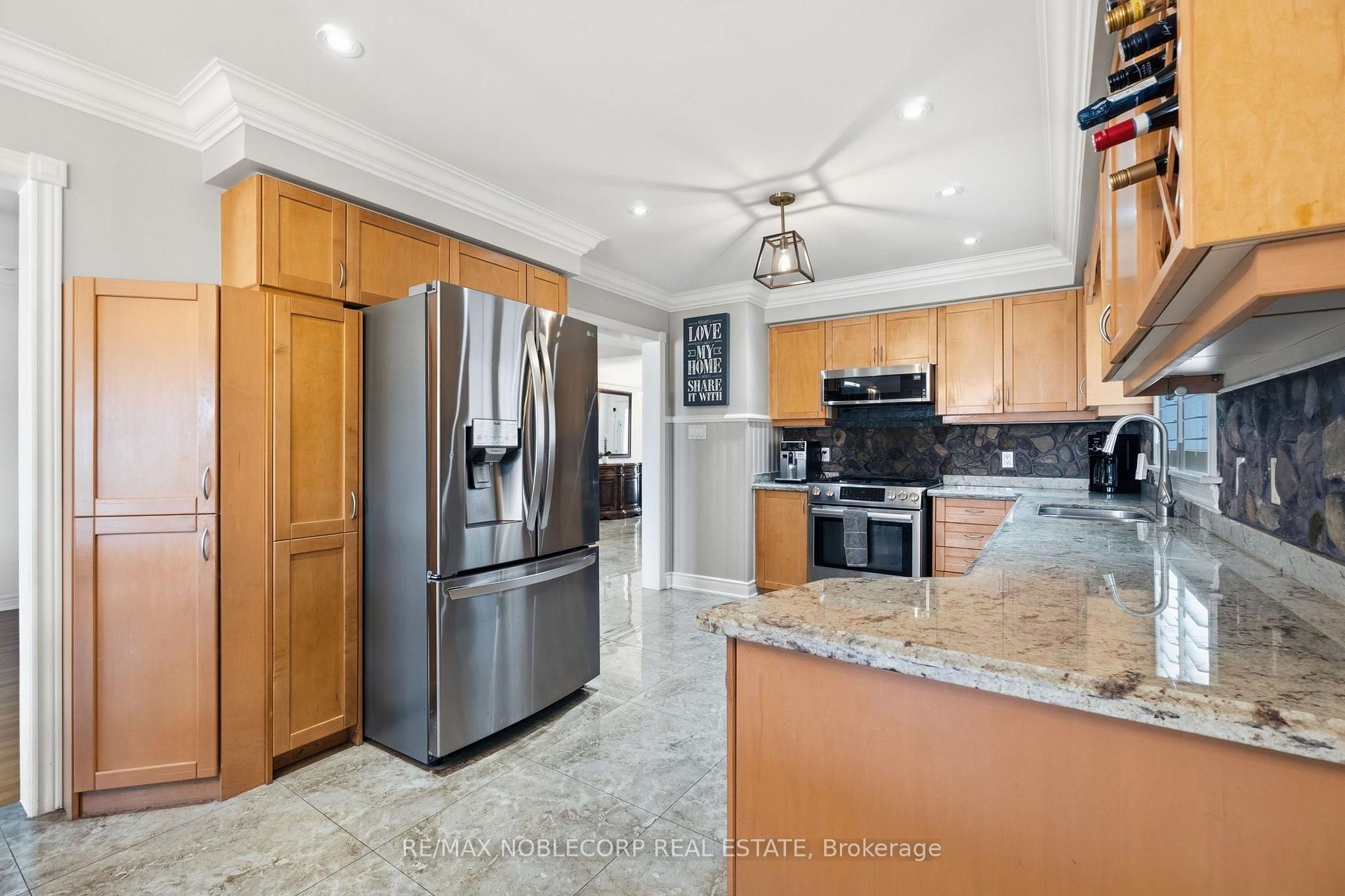 Photo 14 of 111 Emily Carr Crescent, Caledon, Bolton West — HOMEH