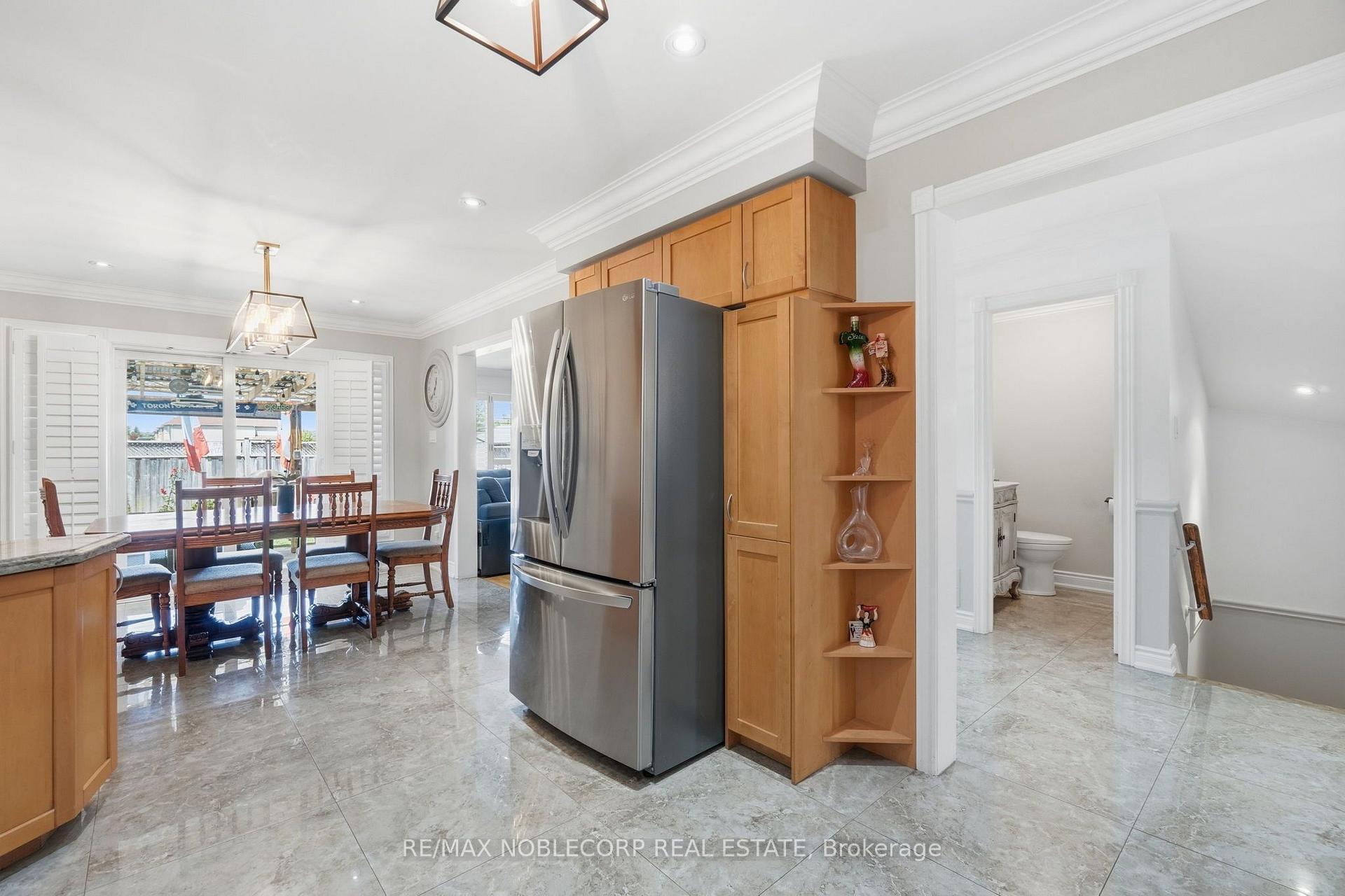 Photo 15 of 111 Emily Carr Crescent, Caledon, Bolton West — HOMEH