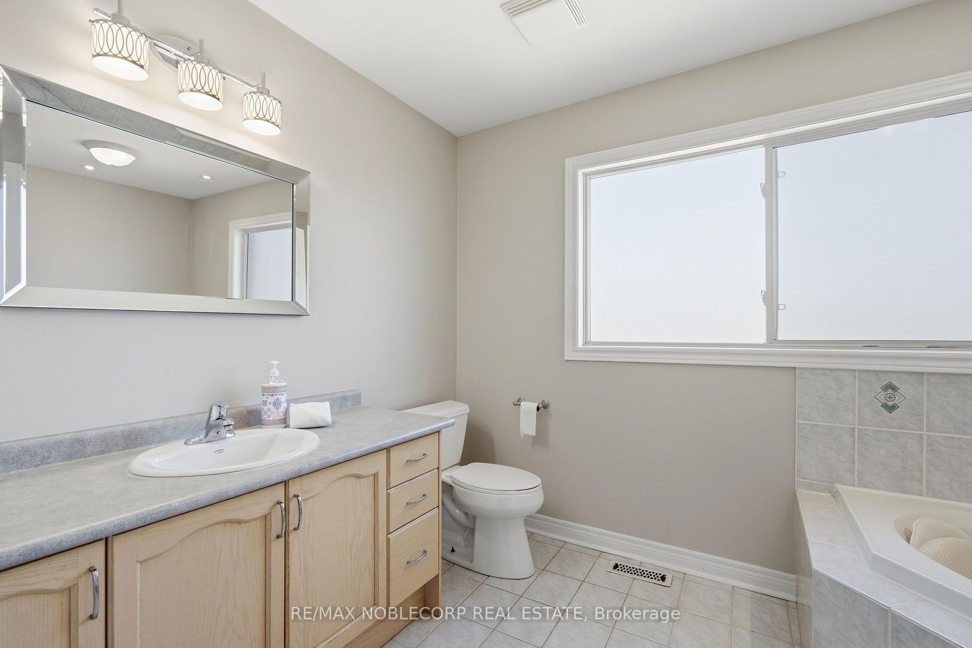 Photo 25 of 111 Emily Carr Crescent, Caledon, Bolton West — HOMEH