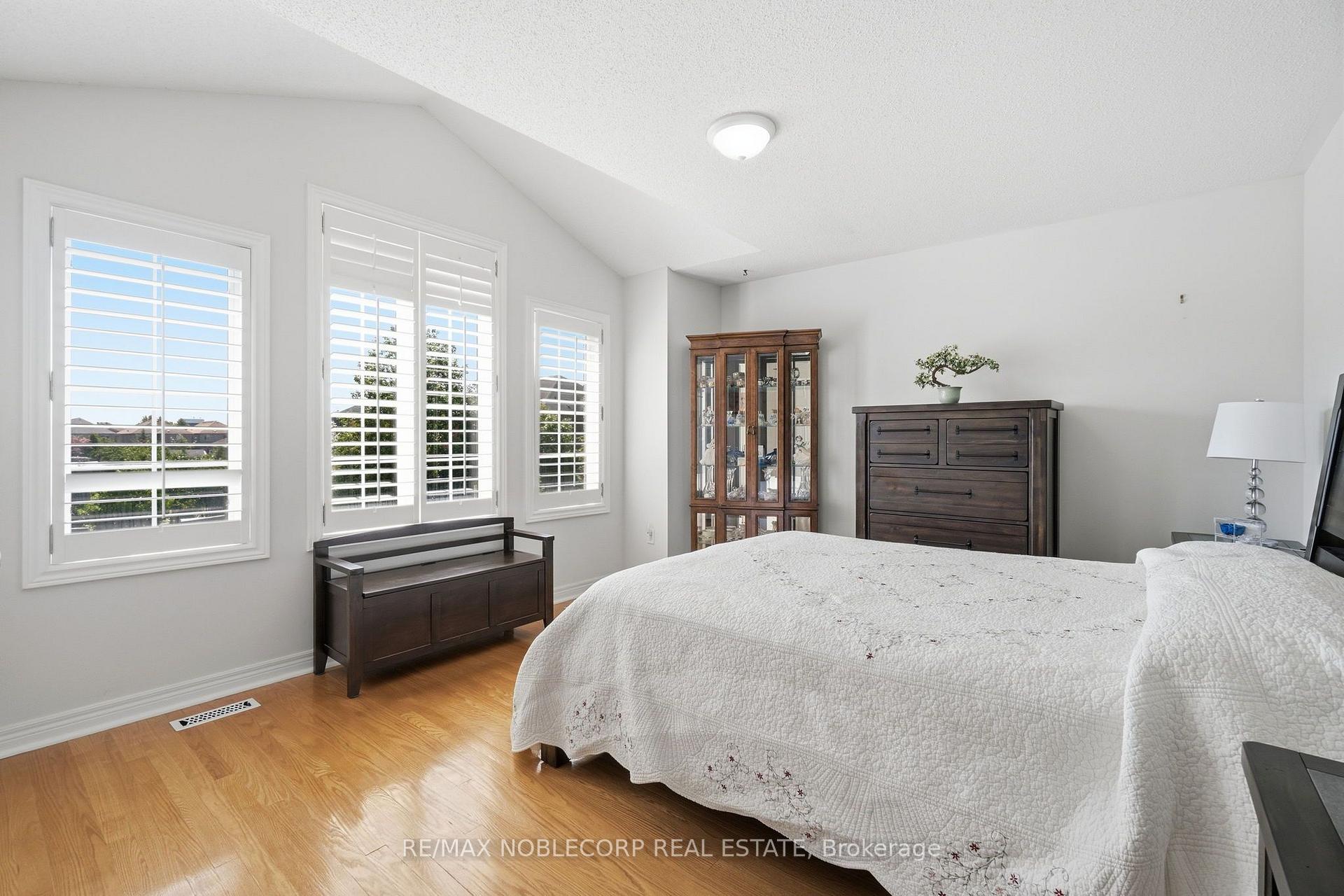 Photo 26 of 111 Emily Carr Crescent, Caledon, Bolton West — HOMEH