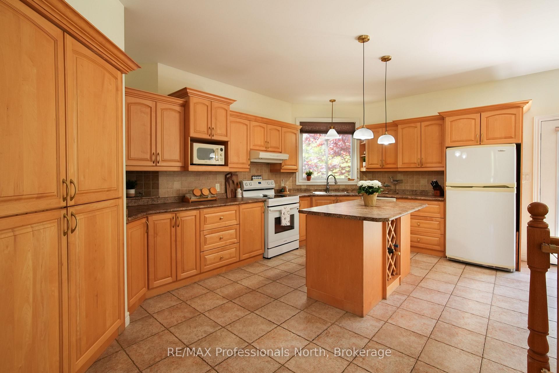 Photo 10 of 9883 Graham Road, West Elgin, Eagle — HOMEH