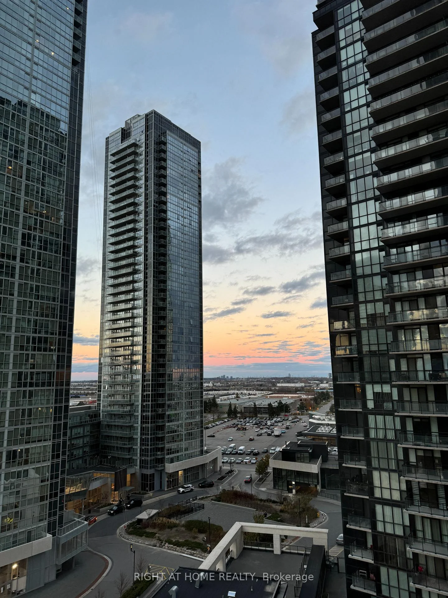Photo 17 of Unit 1606, 2920 Highway 7, Vaughan, Concord — HOMEH