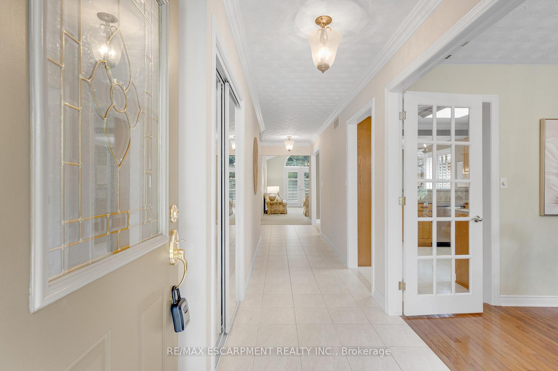 Photo 4 of 1150 Augustus Drive, Burlington, Brant — HOMEH