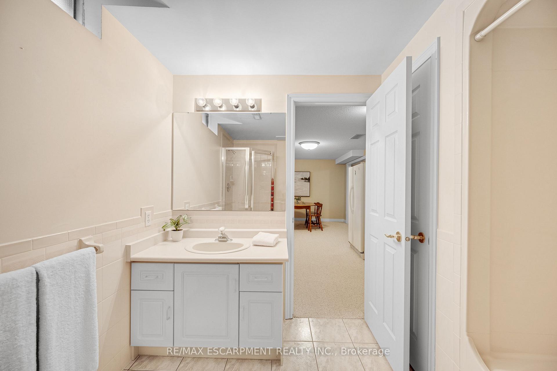 Photo 33 of 1150 Augustus Drive, Burlington, Brant — HOMEH