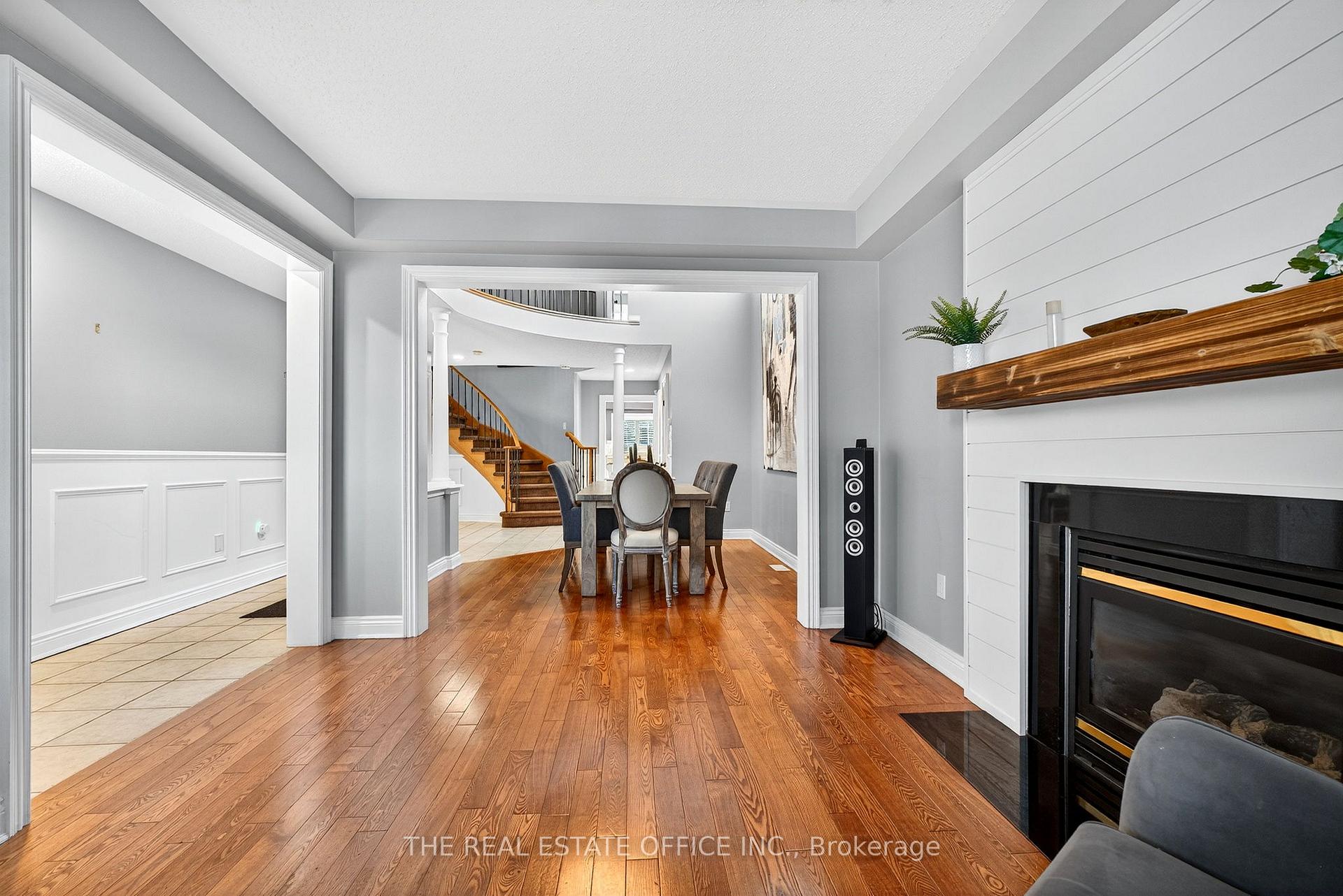 Photo 4 of 1772 Whitestone Court, Oshawa, Samac — HOMEH