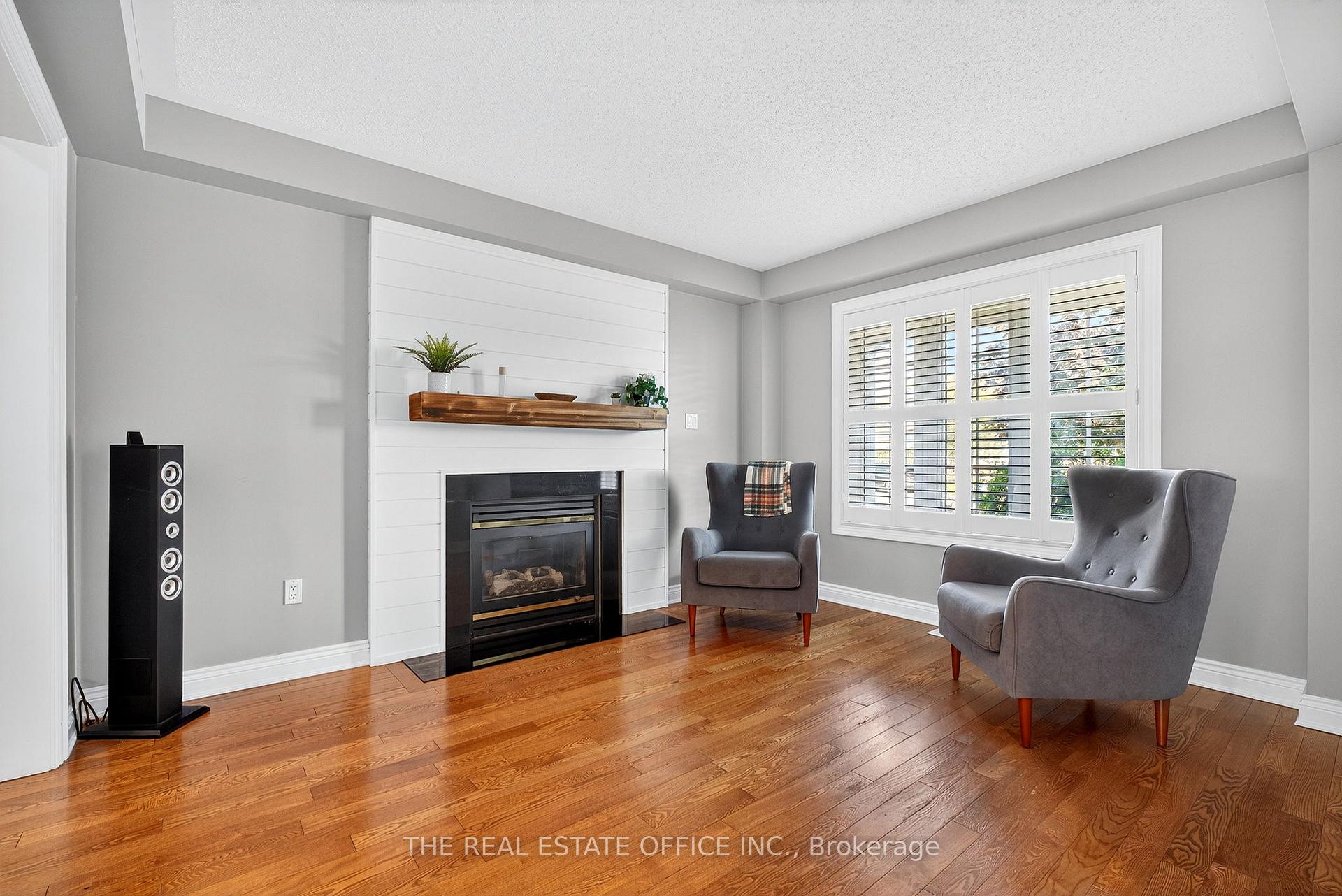 Photo 5 of 1772 Whitestone Court, Oshawa, Samac — HOMEH