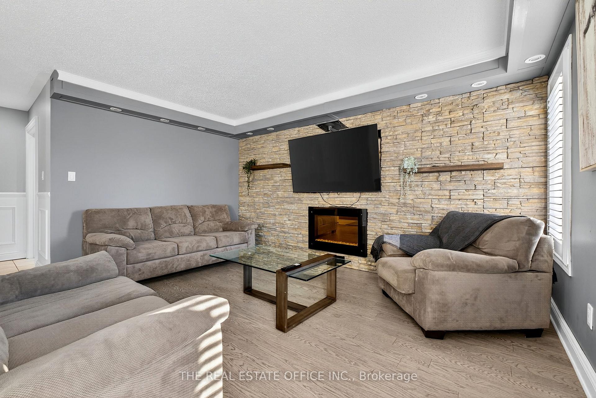 Photo 13 of 1772 Whitestone Court, Oshawa, Samac — HOMEH