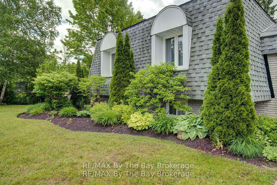 Photo 3 of 93 Frederick Dr, Wasaga Beach — HOMEH