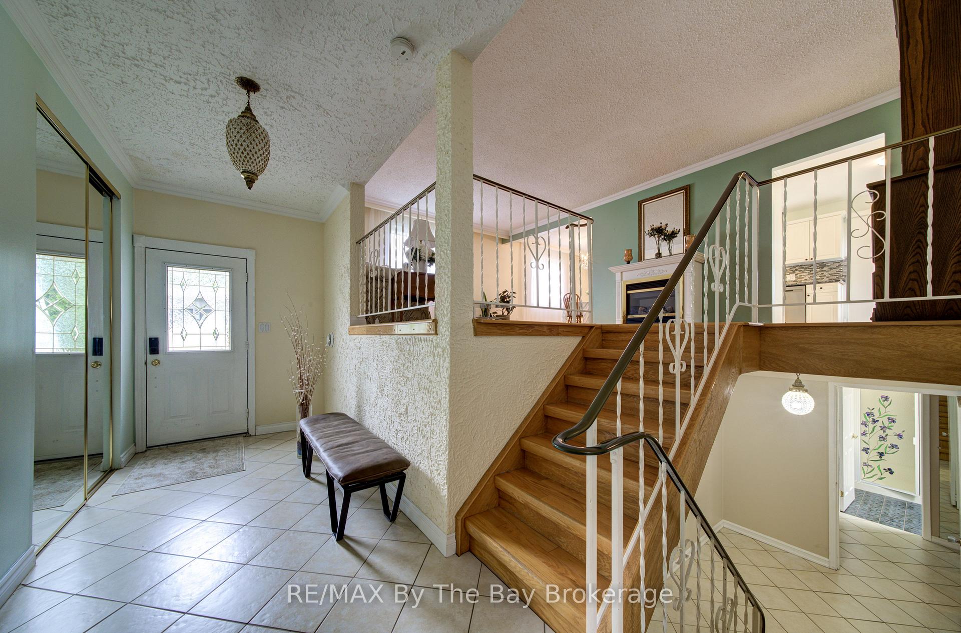 Photo 8 of 93 Frederick Dr, Wasaga Beach — HOMEH