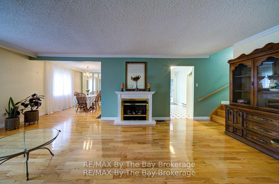 Photo 11 of 93 Frederick Dr, Wasaga Beach — HOMEH