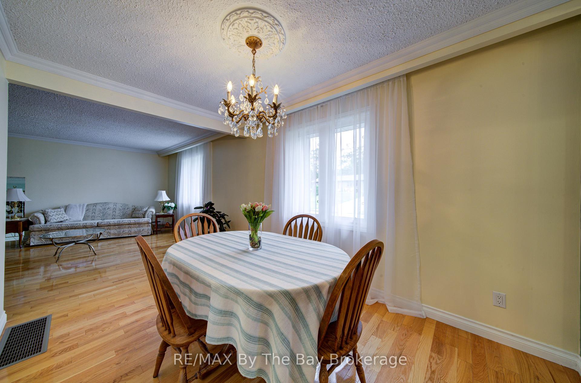 Photo 12 of 93 Frederick Dr, Wasaga Beach — HOMEH