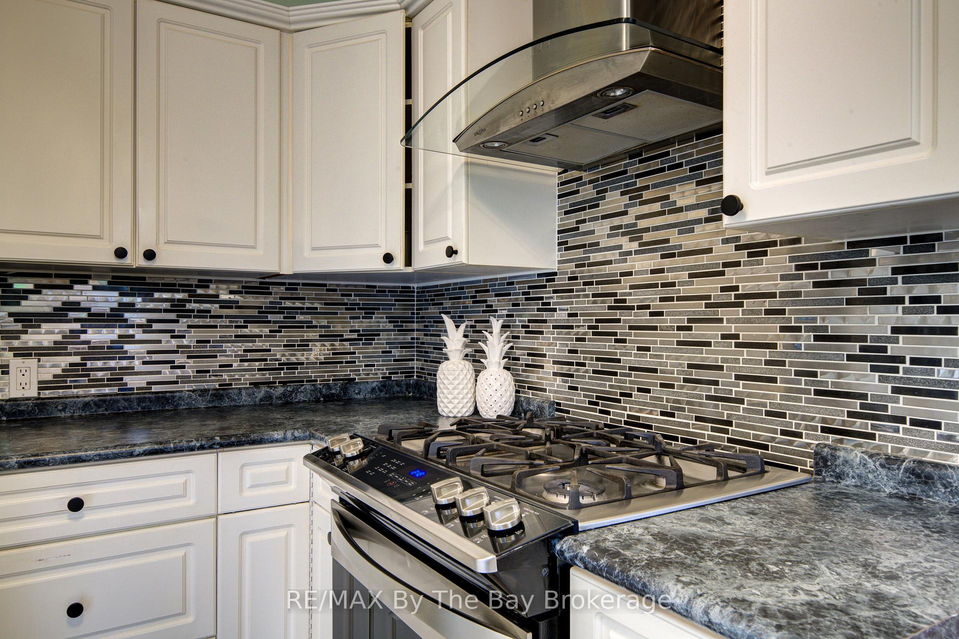 Photo 17 of 93 Frederick Dr, Wasaga Beach — HOMEH