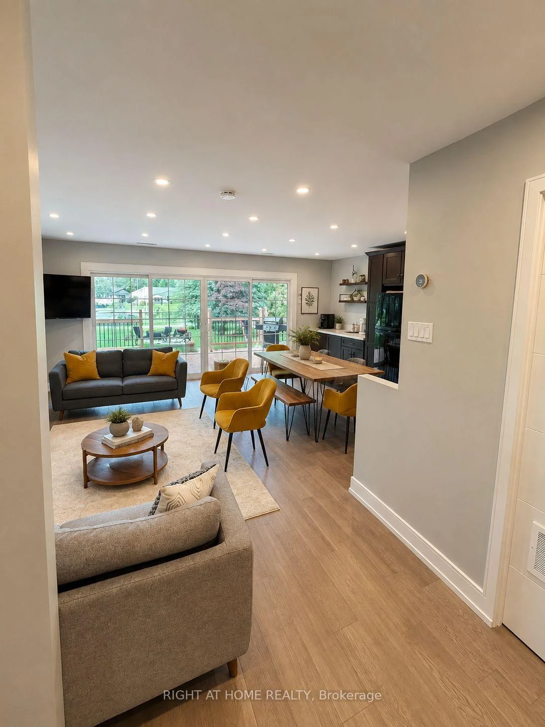 Photo 19 of 53 poplar Crescent, Ramara, Brechin — HOMEH