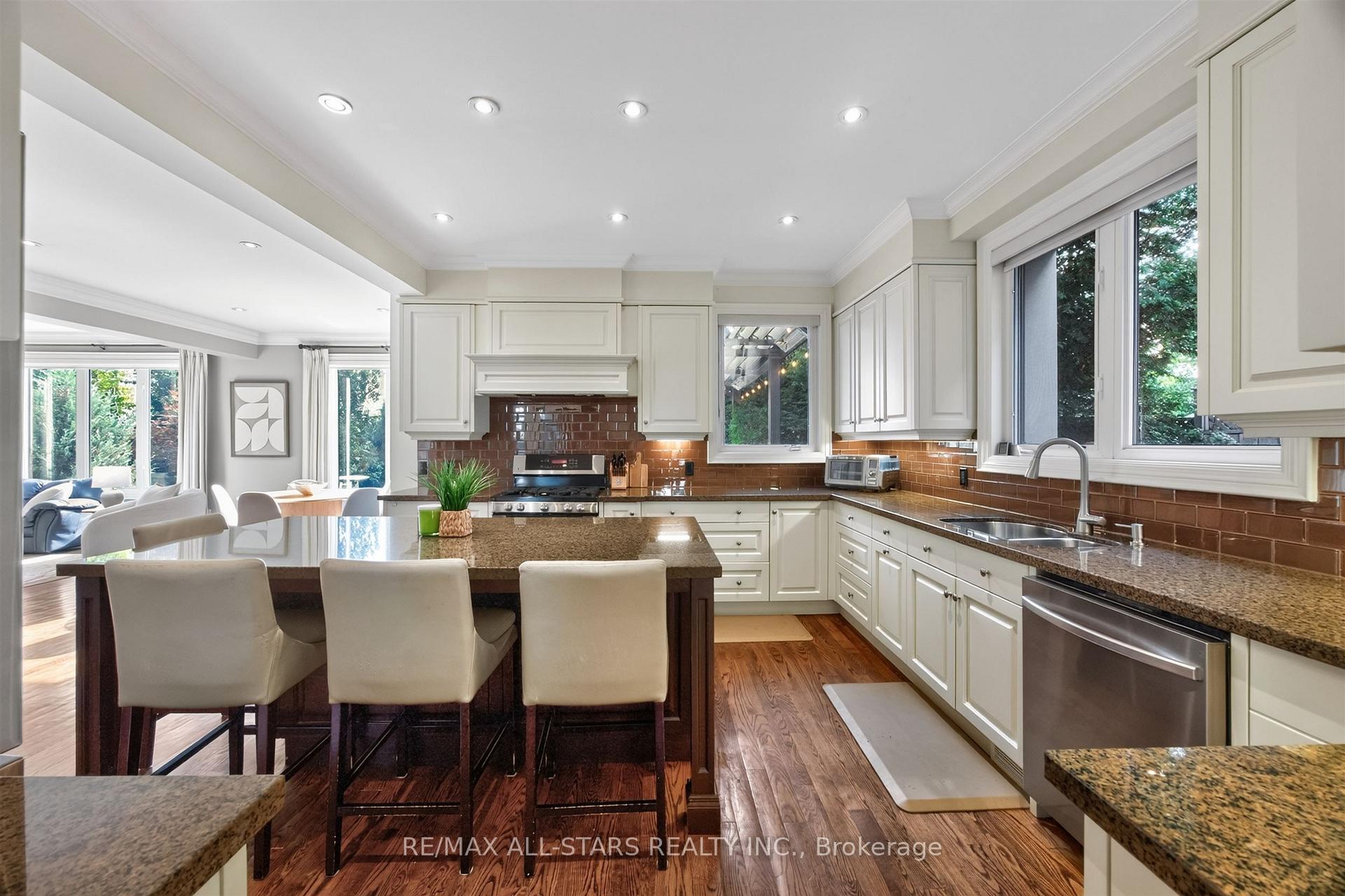Photo 15 of 30 St Quentin Avenue, Scarborough, Cliffcrest — HOMEH