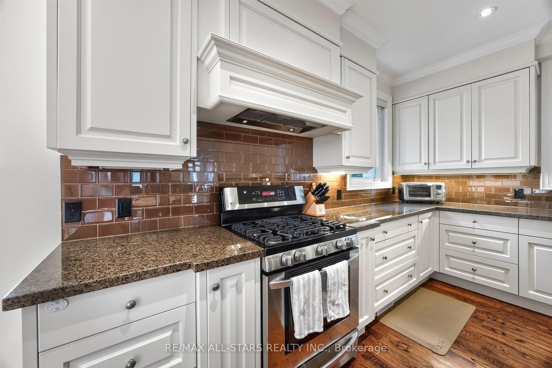 Photo 18 of 30 St Quentin Avenue, Scarborough, Cliffcrest — HOMEH