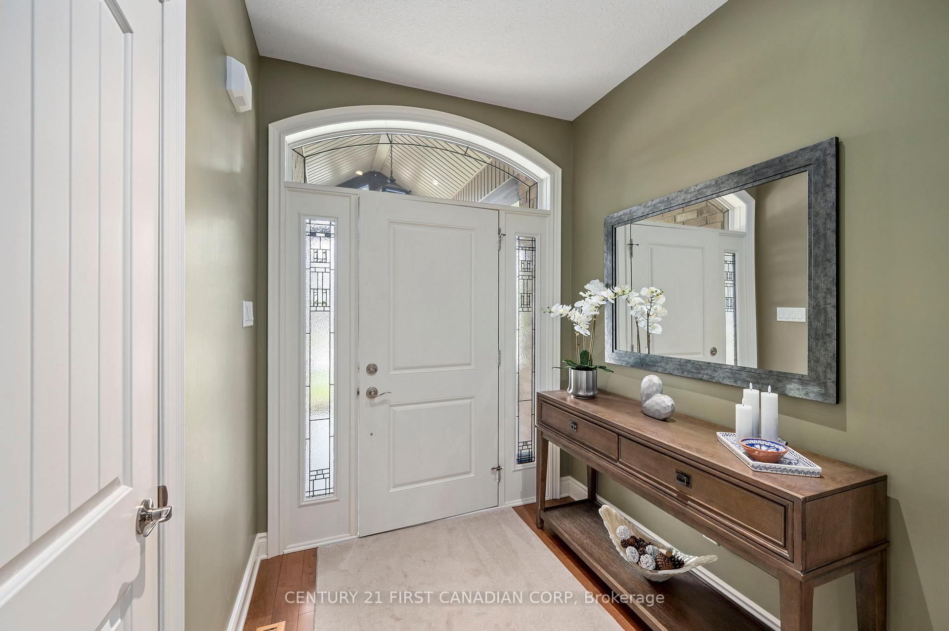 Photo 4 of 286 Dufferin Street, Central Elgin, Belmont — HOMEH