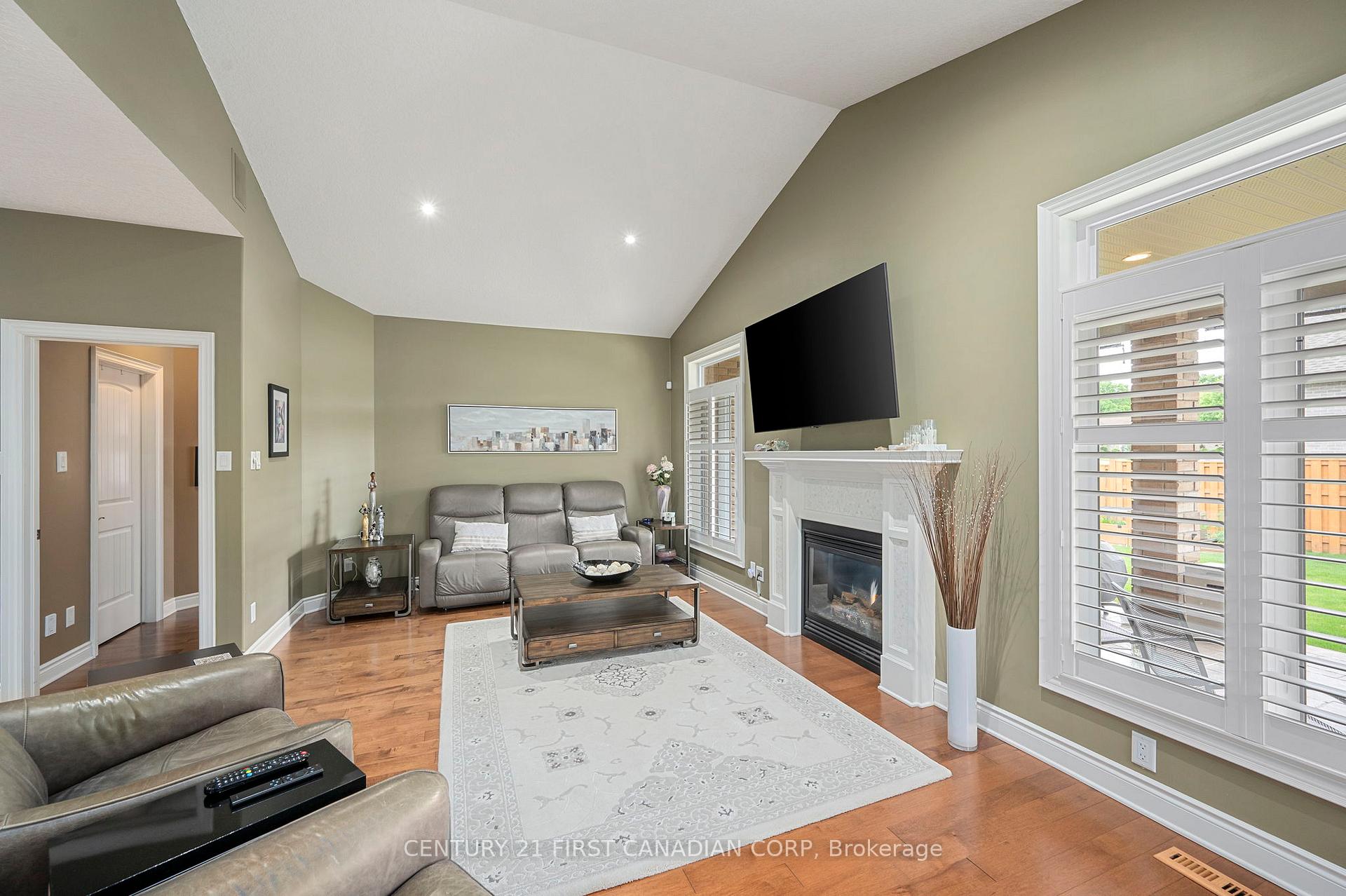 Photo 18 of 286 Dufferin Street, Central Elgin, Belmont — HOMEH