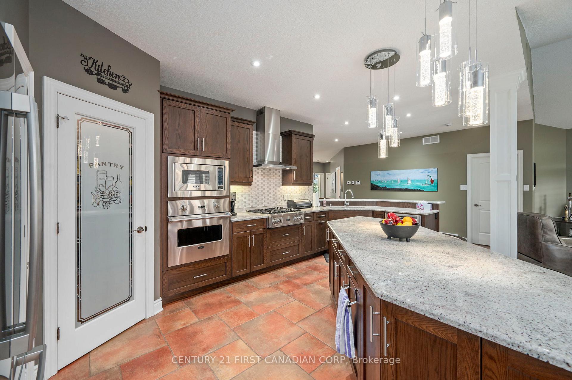 Photo 23 of 286 Dufferin Street, Central Elgin, Belmont — HOMEH