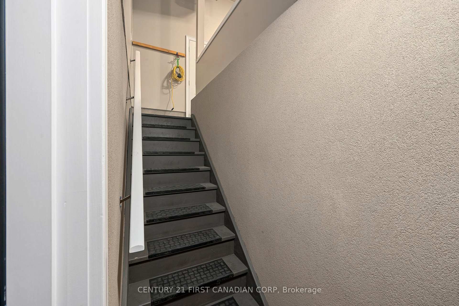 Photo 38 of 286 Dufferin Street, Central Elgin, Belmont — HOMEH