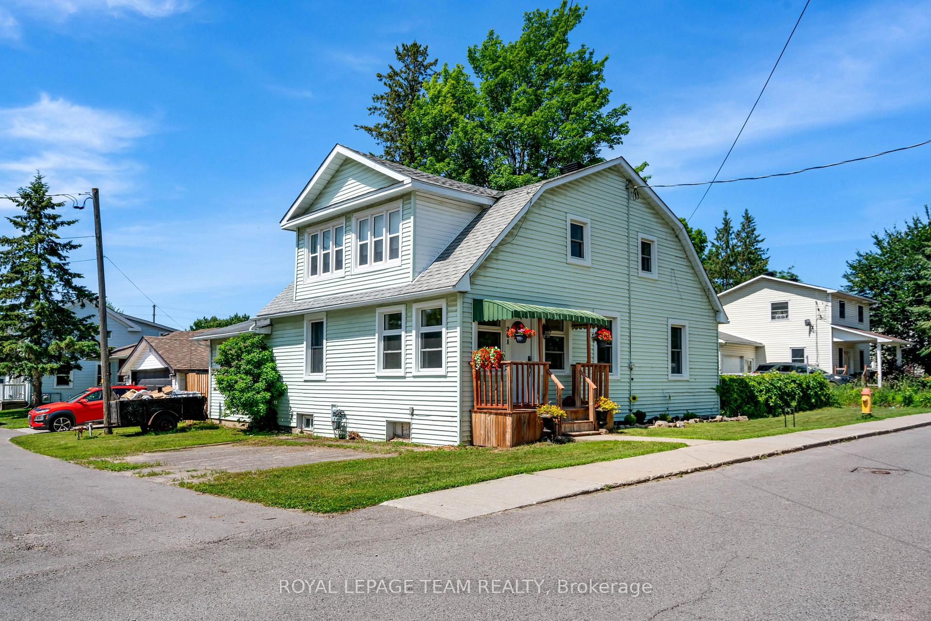 Photo of 301 Oxford Street E