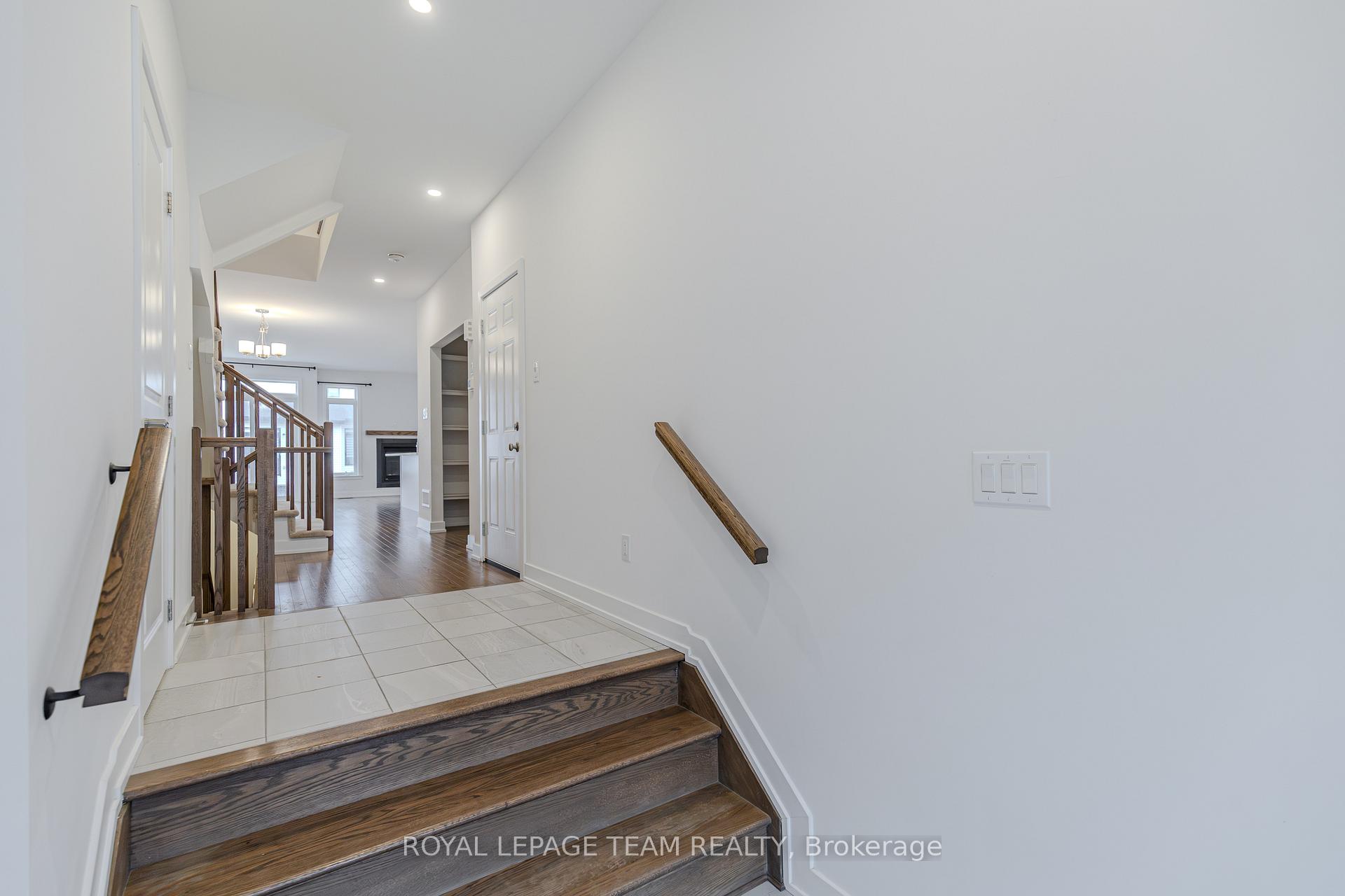 Photo 4 of 867 Anciano Crescent, Ottawa, Kanata - Emerald Meadows/Trailwest — HOMEH