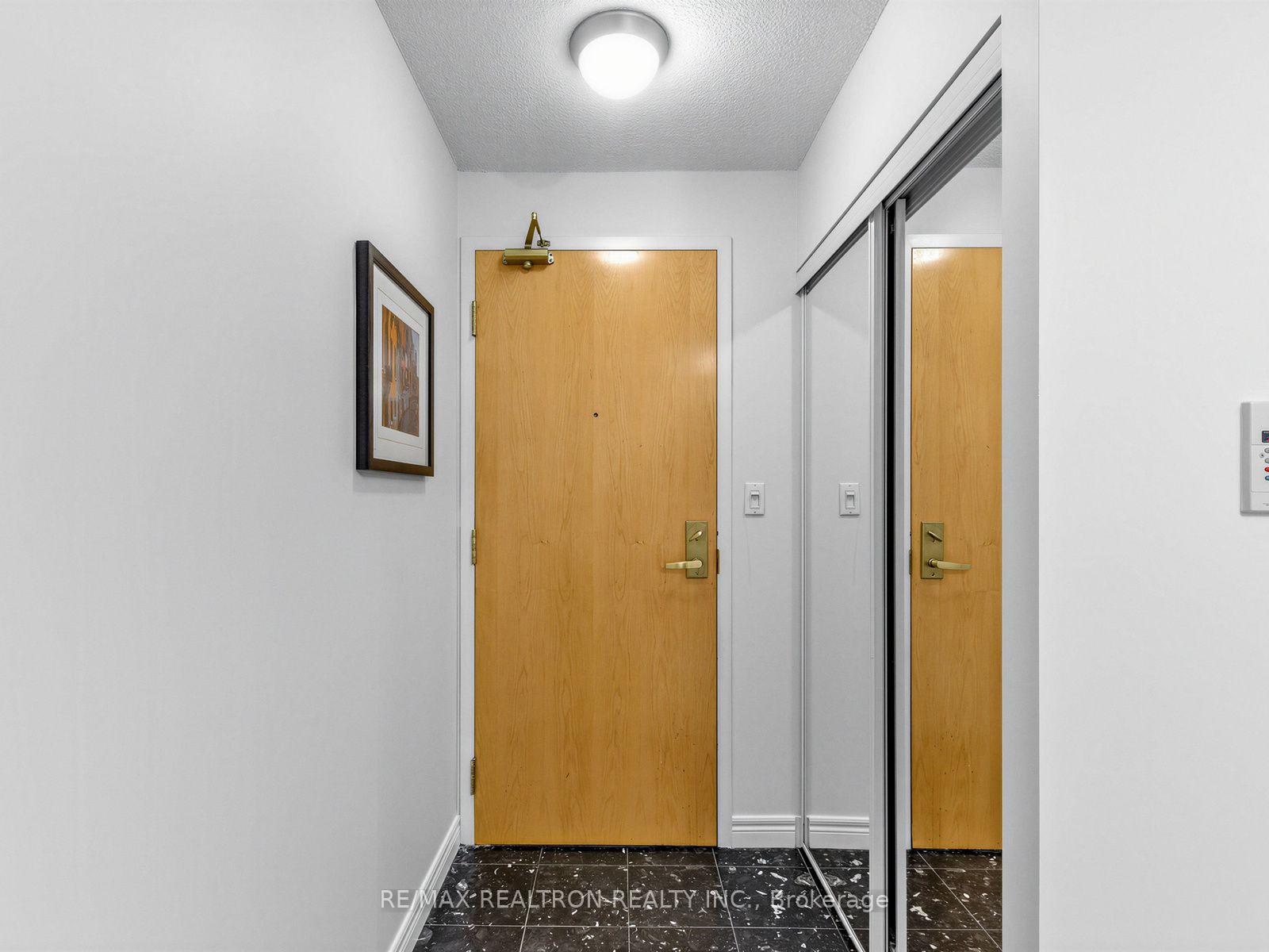 Photo 3 of Unit 510, 43 Eglinton Avenue E, Toronto, Mount Pleasant West — HOMEH