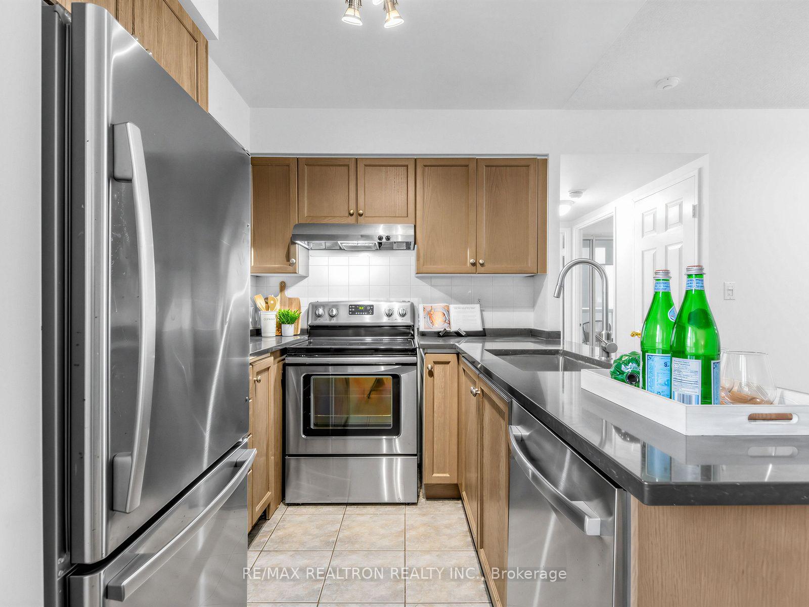 Photo 10 of Unit 510, 43 Eglinton Avenue E, Toronto, Mount Pleasant West — HOMEH