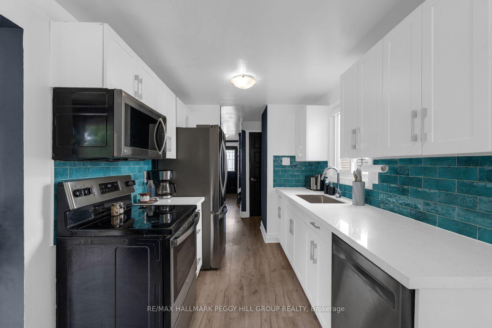 Photo 2 of 211 Hickling Trail, Barrie, Grove East — HOMEH