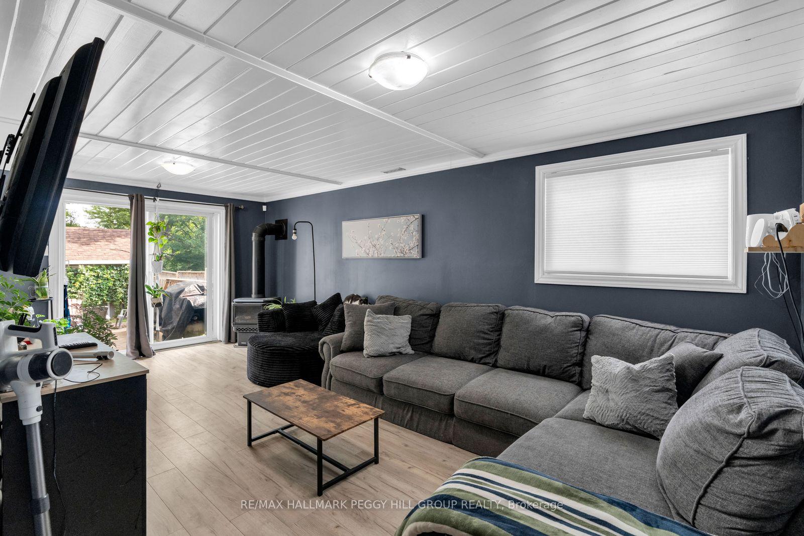Photo 4 of 211 Hickling Trail, Barrie, Grove East — HOMEH