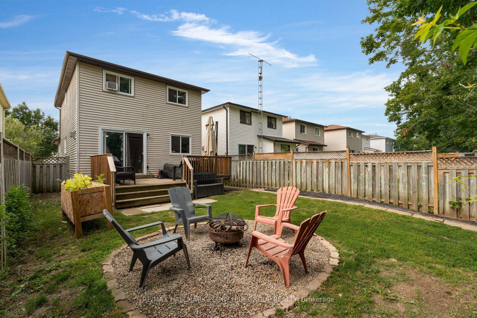 Photo 5 of 211 Hickling Trail, Barrie, Grove East — HOMEH