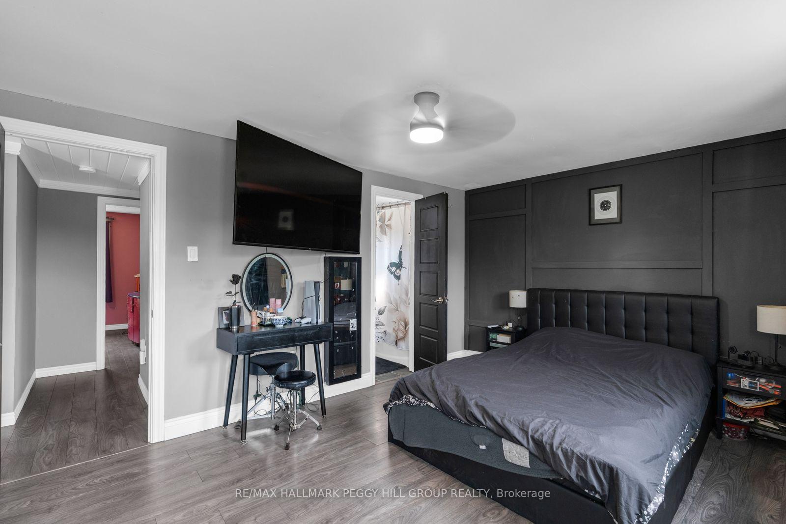 Photo 10 of 211 Hickling Trail, Barrie, Grove East — HOMEH