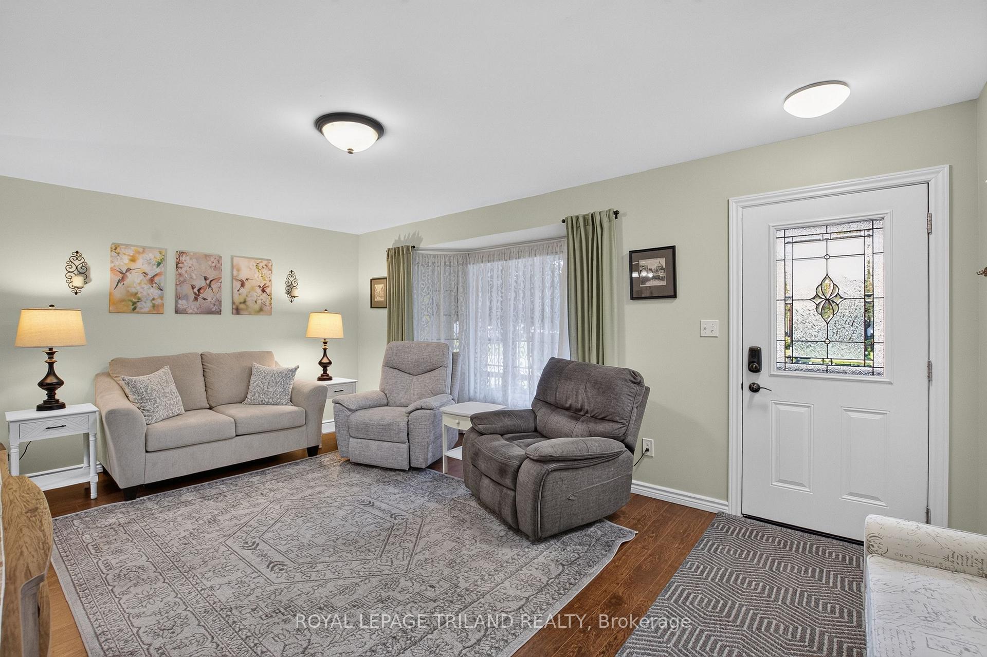 Photo 7 of 43 Bonnie Place, St. Thomas — HOMEH