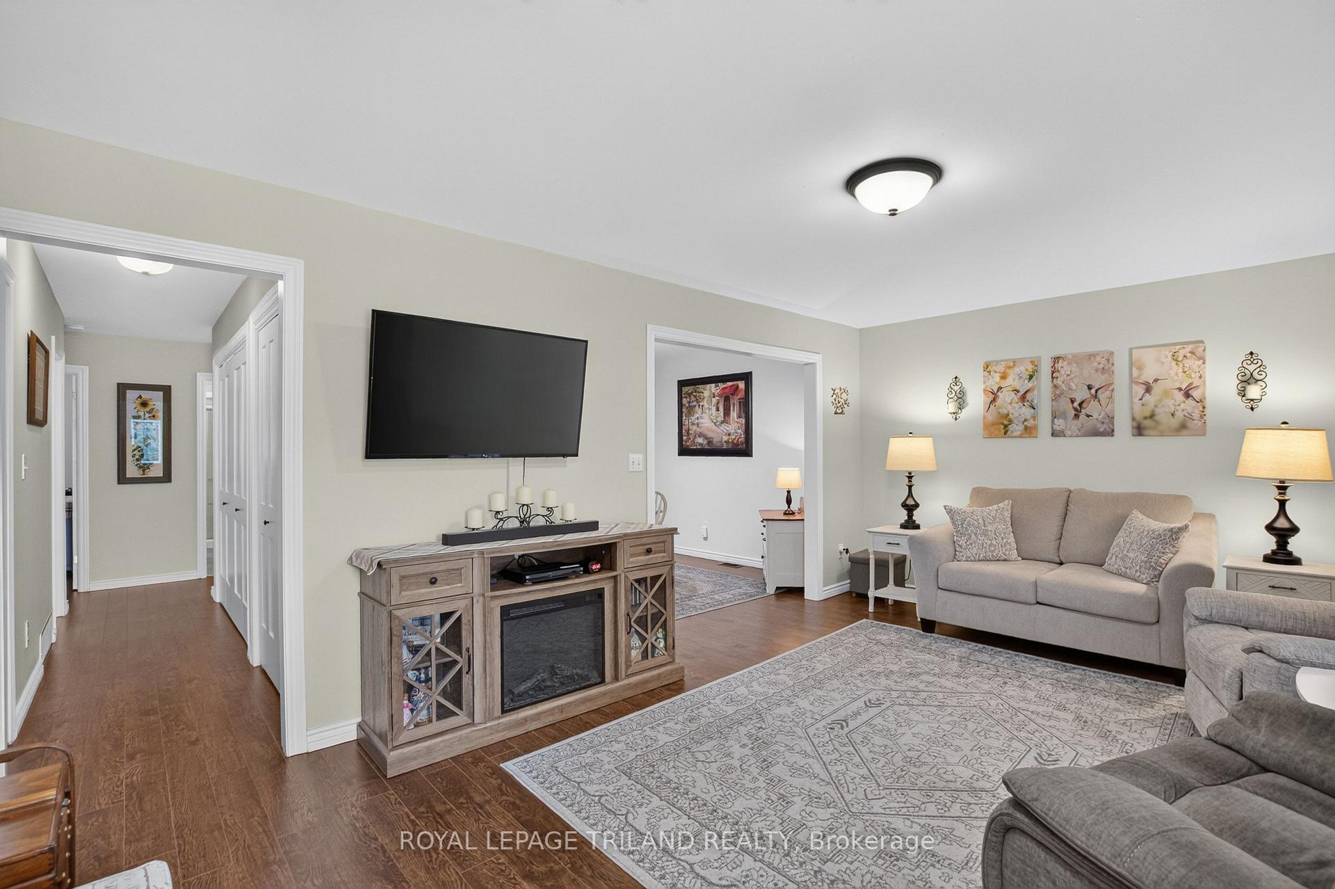 Photo 8 of 43 Bonnie Place, St. Thomas — HOMEH