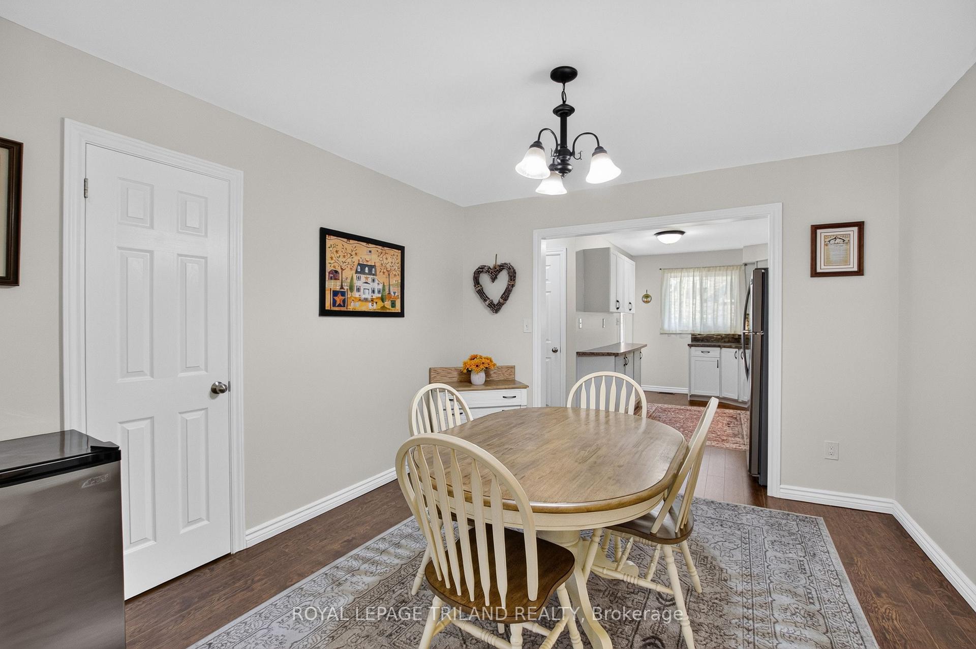 Photo 11 of 43 Bonnie Place, St. Thomas — HOMEH