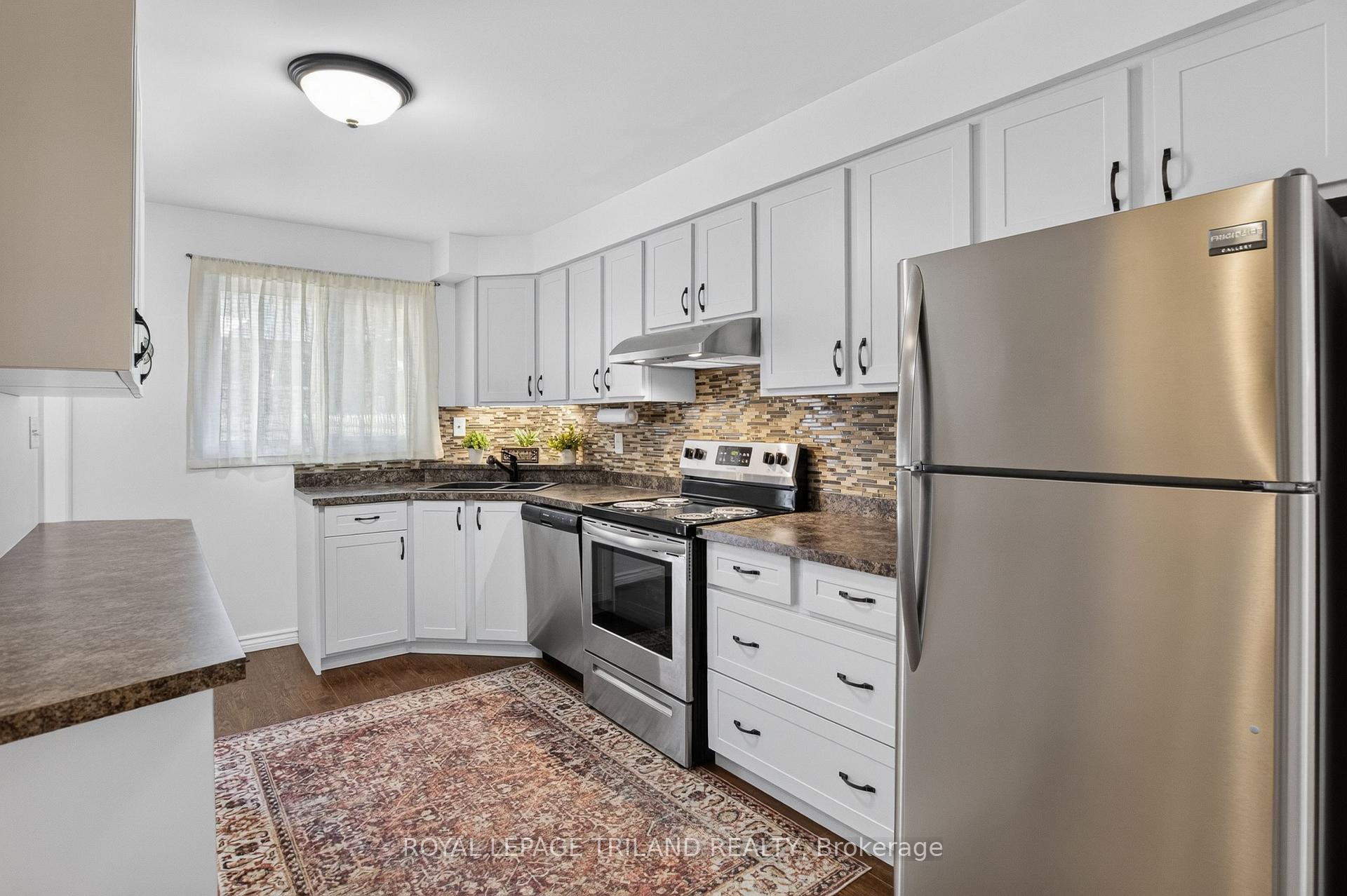Photo 13 of 43 Bonnie Place, St. Thomas — HOMEH