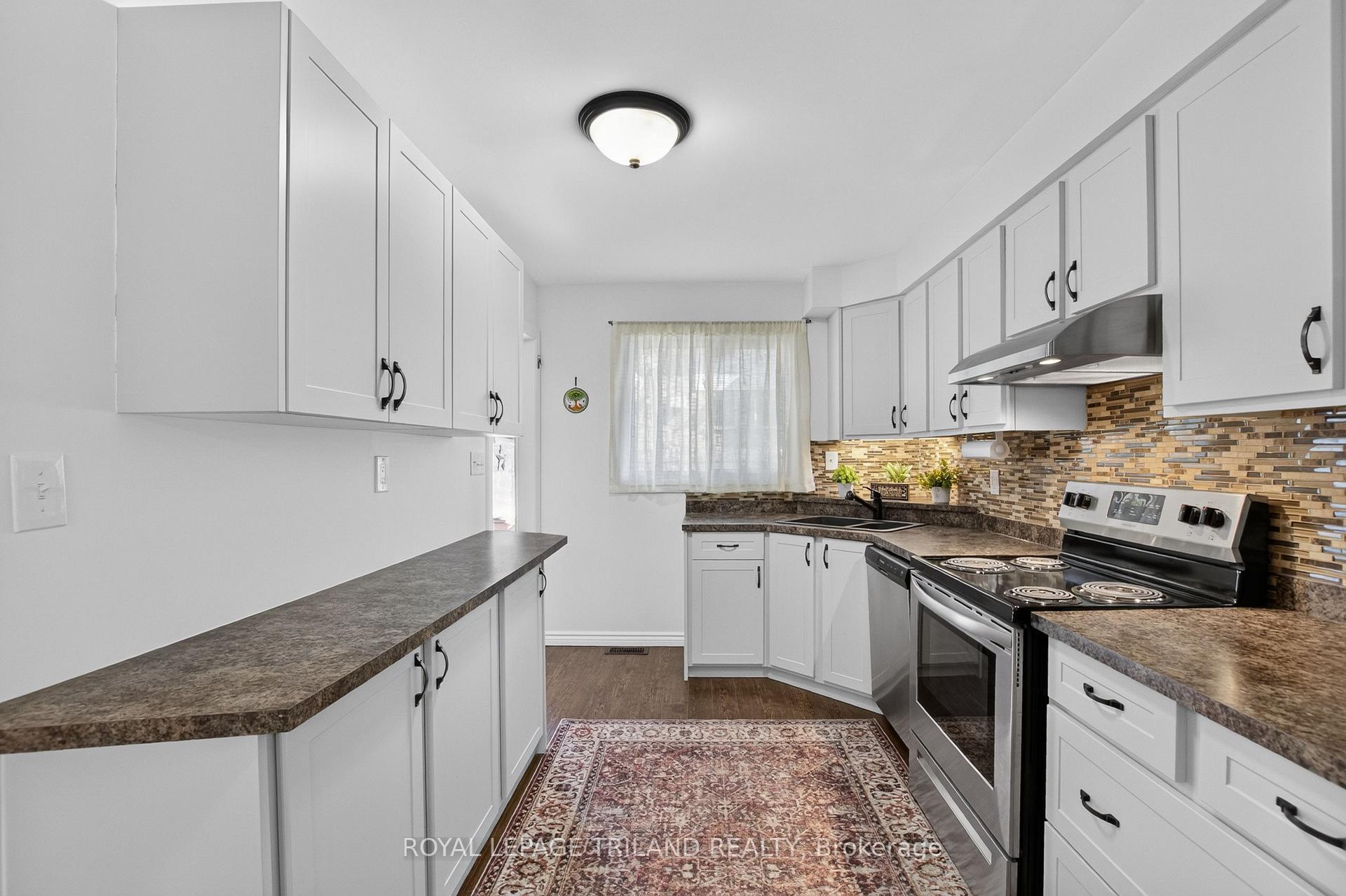 Photo 14 of 43 Bonnie Place, St. Thomas — HOMEH