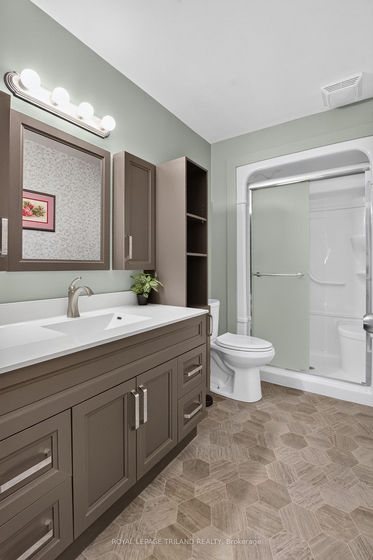 Photo 20 of 43 Bonnie Place, St. Thomas — HOMEH