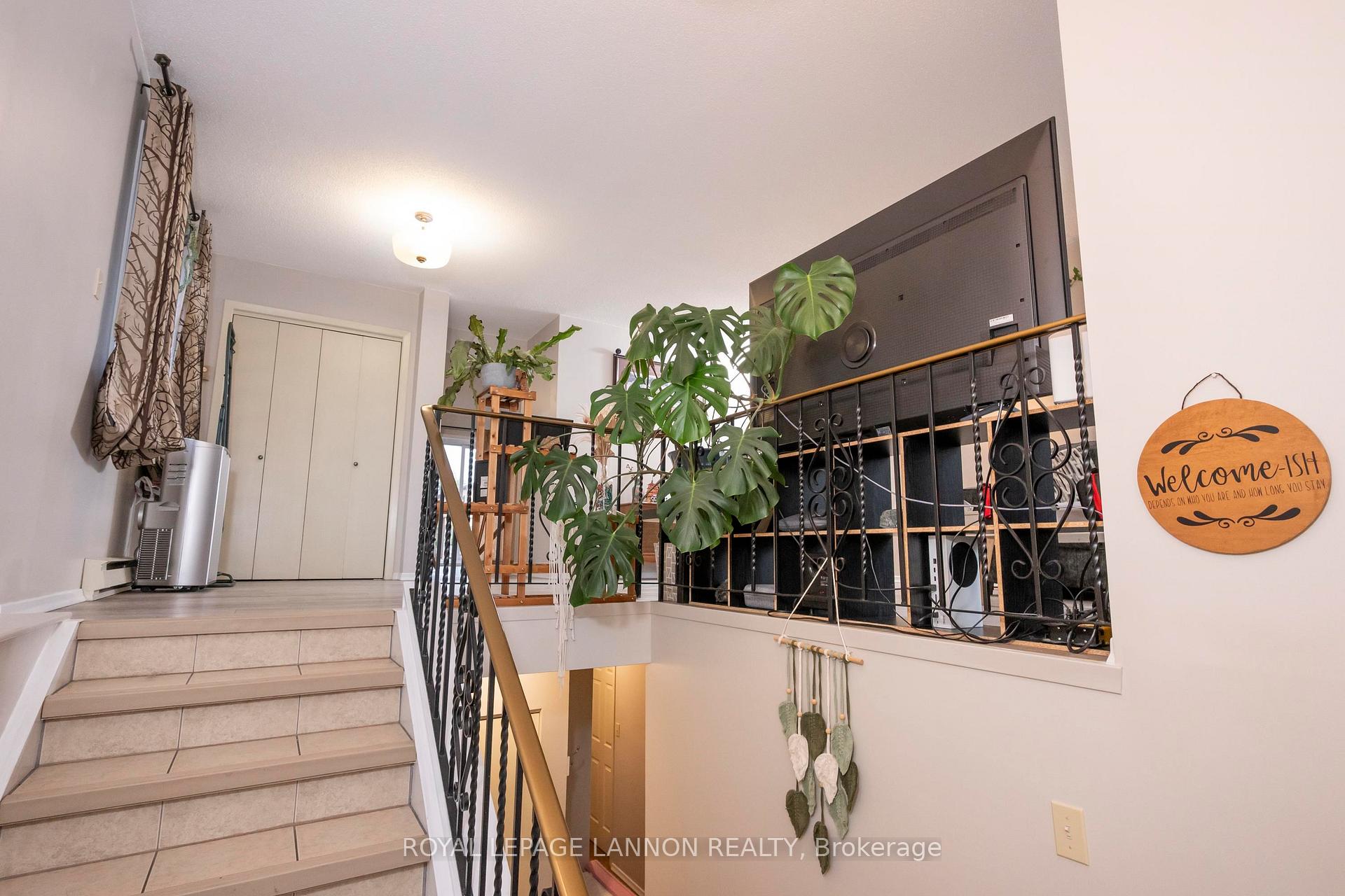 Photo 2 of 80 Peter Street, Thunder Bay, College Heights — HOMEH