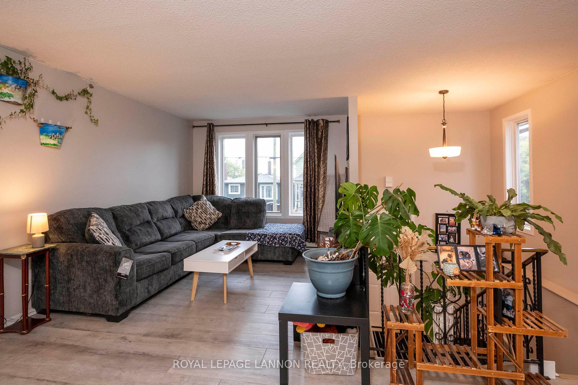 Photo 3 of 80 Peter Street, Thunder Bay, College Heights — HOMEH