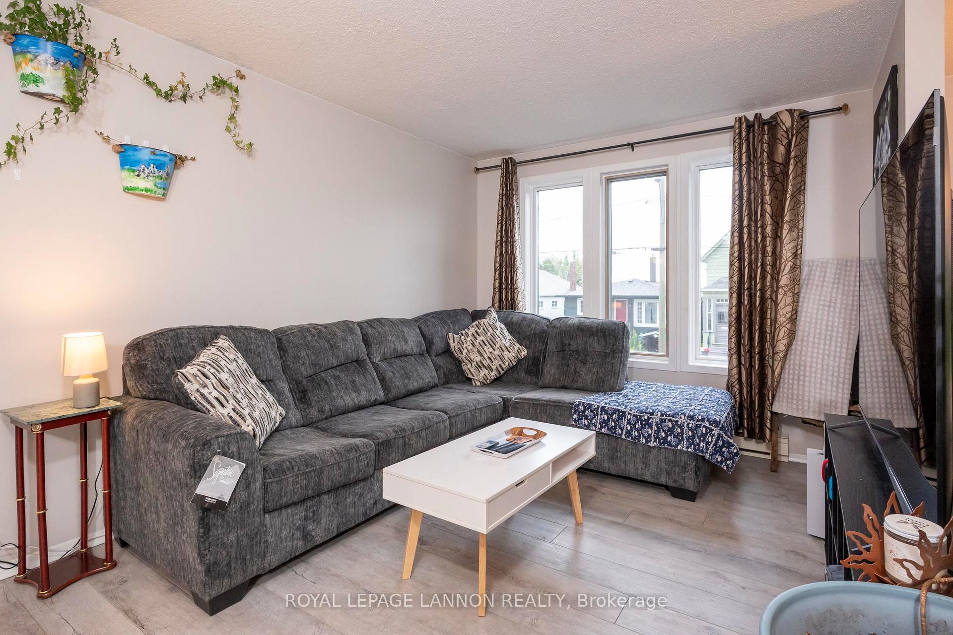 Photo 4 of 80 Peter Street, Thunder Bay, College Heights — HOMEH