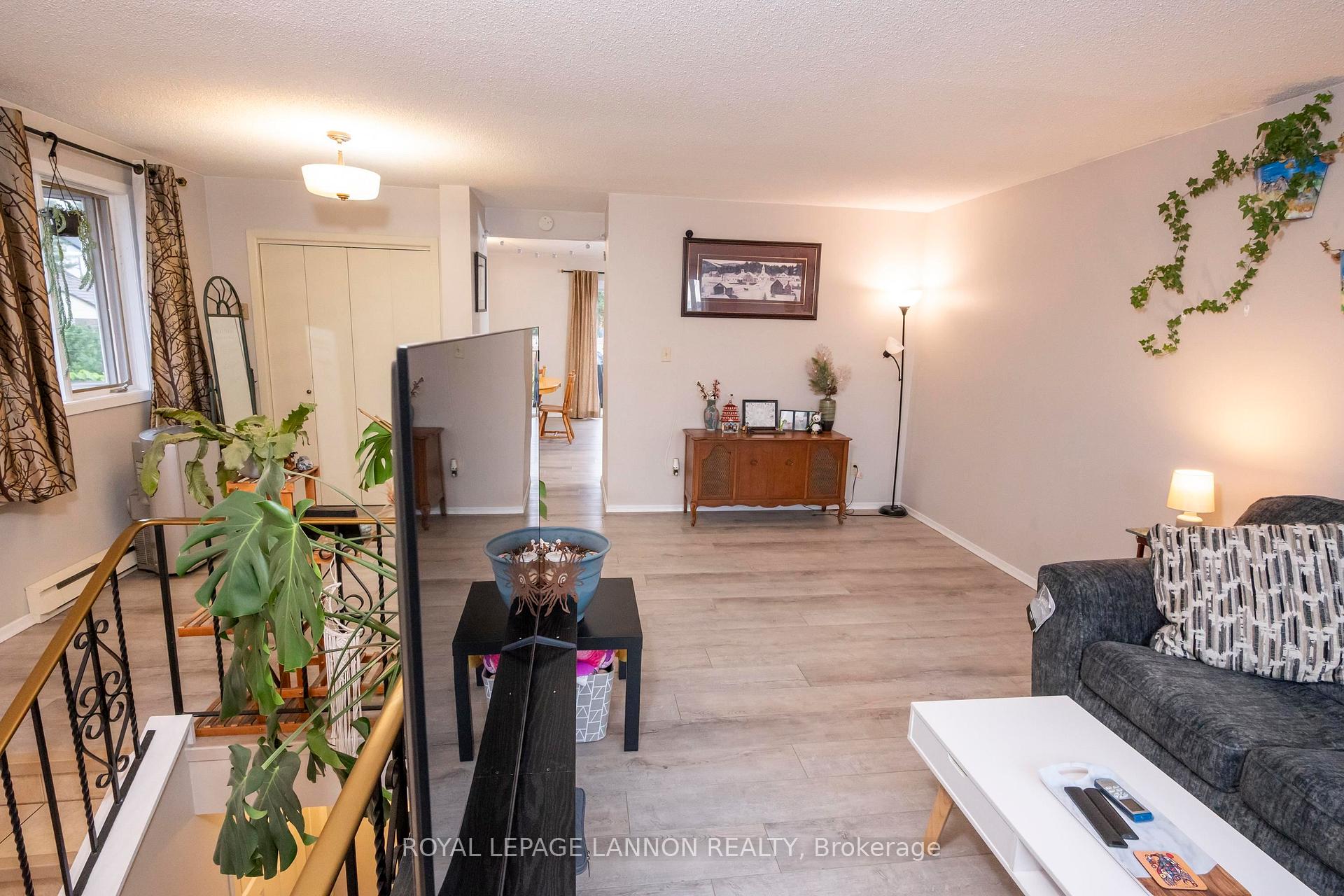 Photo 6 of 80 Peter Street, Thunder Bay, College Heights — HOMEH