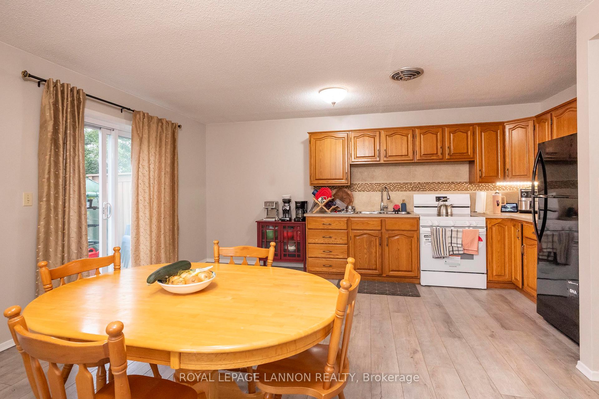 Photo 8 of 80 Peter Street, Thunder Bay, College Heights — HOMEH