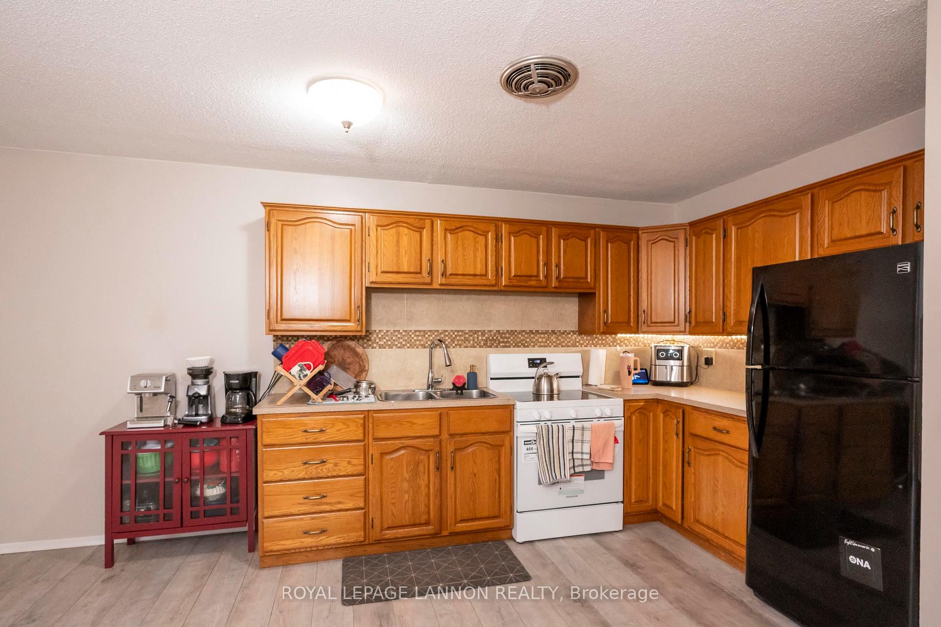 Photo 11 of 80 Peter Street, Thunder Bay, College Heights — HOMEH