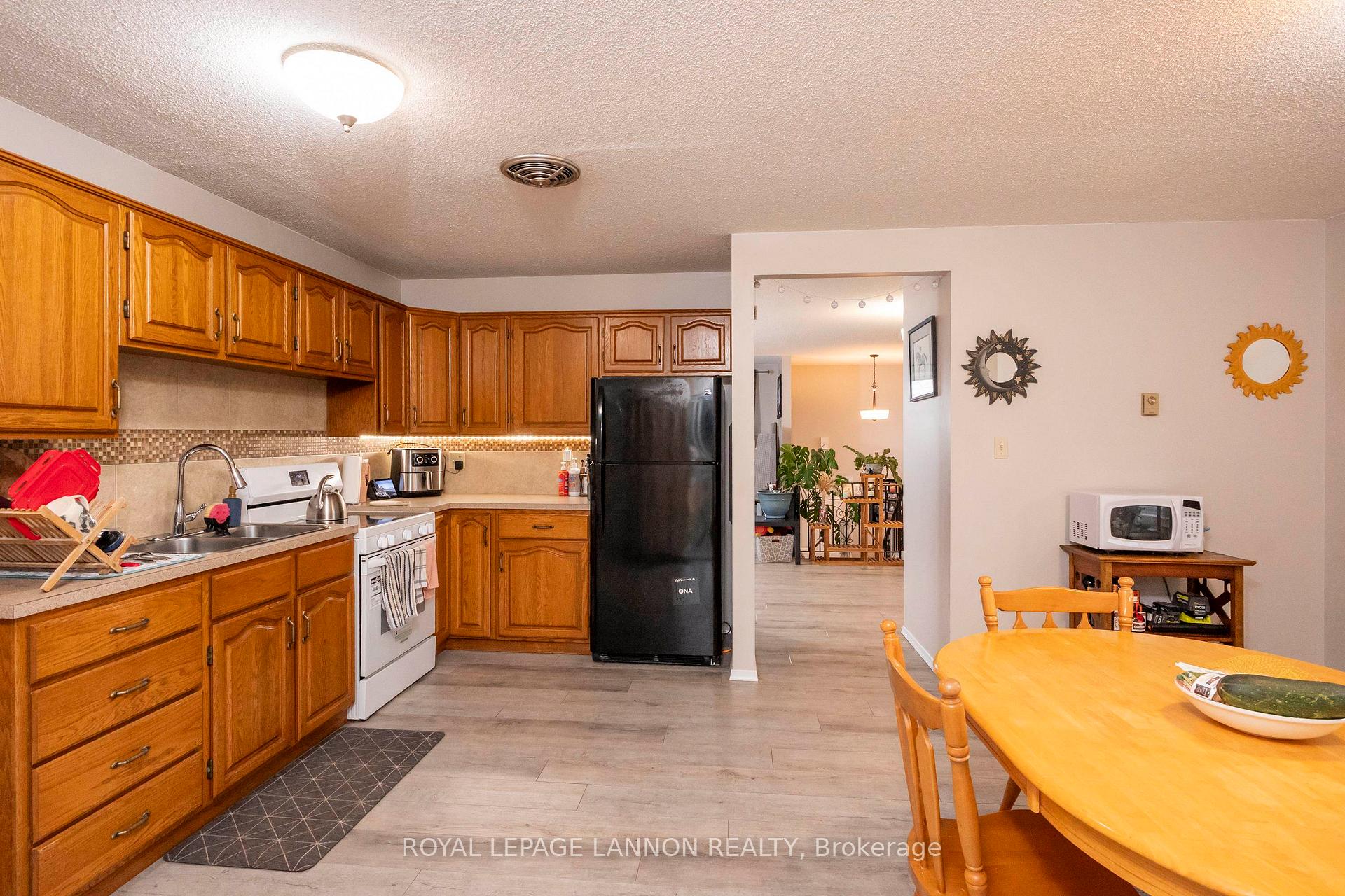 Photo 12 of 80 Peter Street, Thunder Bay, College Heights — HOMEH