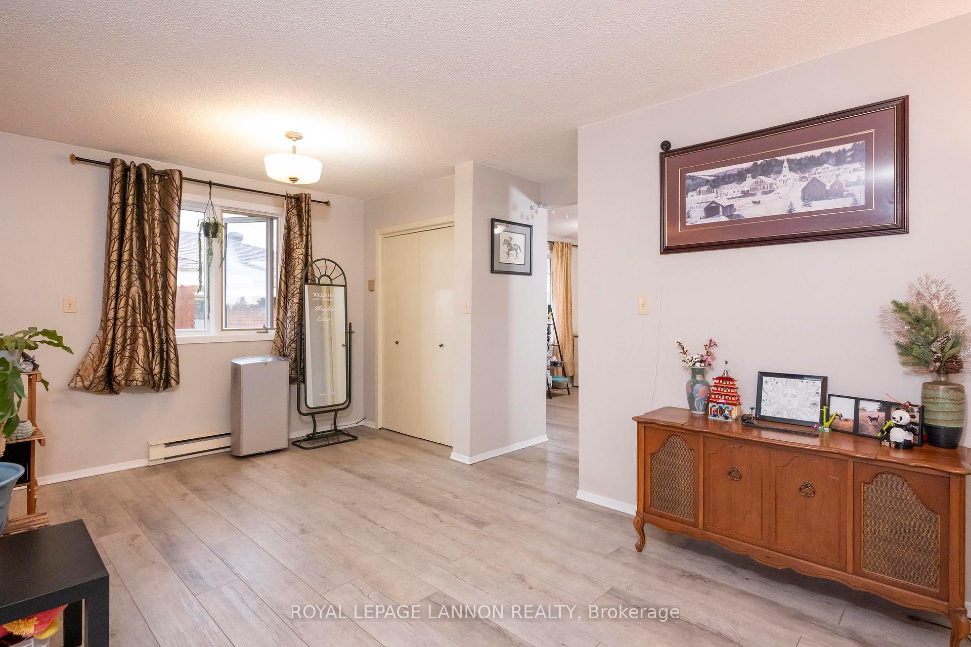 Photo 13 of 80 Peter Street, Thunder Bay, College Heights — HOMEH